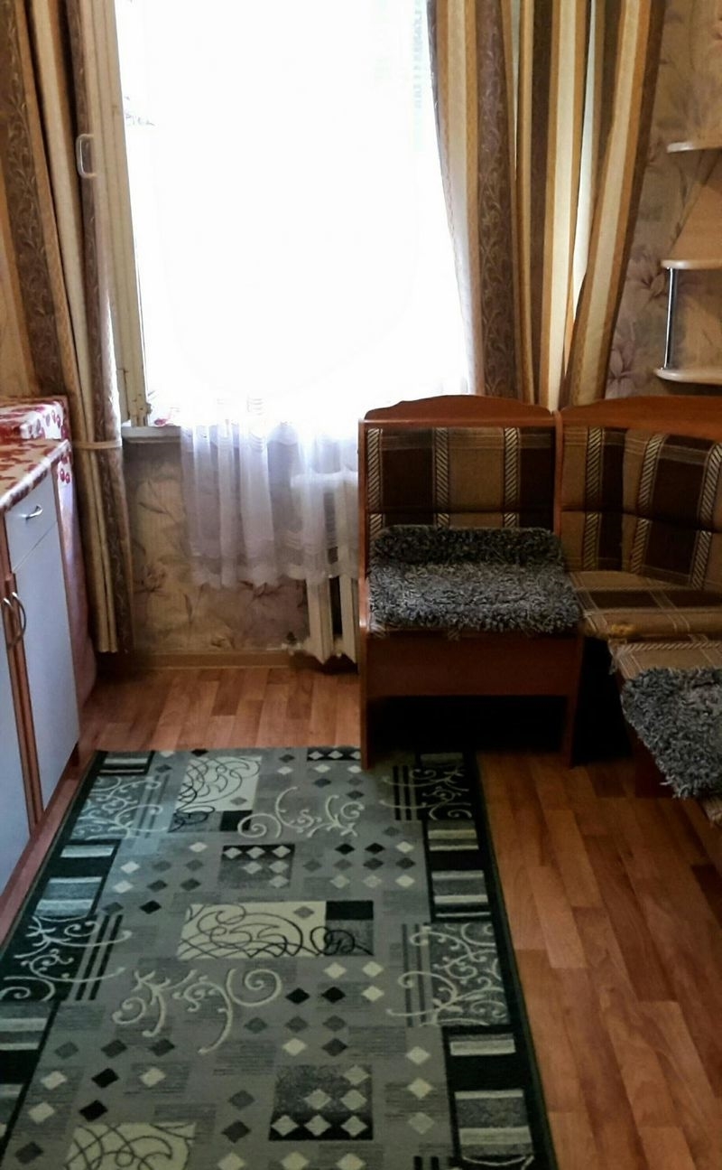 Комната в коммунальной квартире чистая и уютная.
