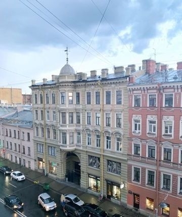 Сдается комната с прекрасным видом из окна.