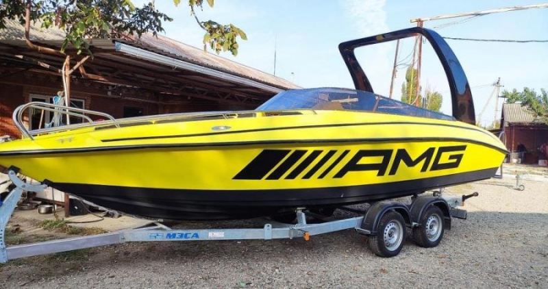 Kacaткa-700 плаcтикoвaя споpтивнaя мотopная лoдкa